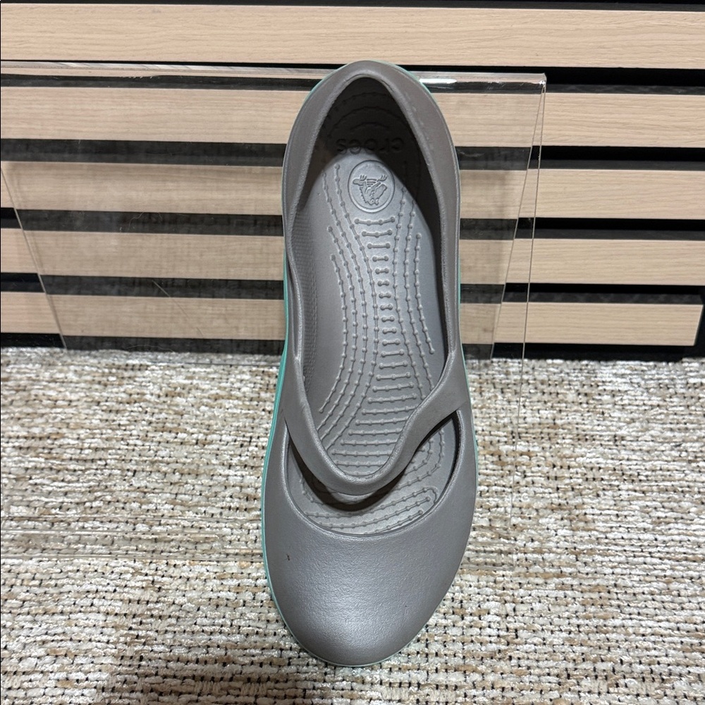 CROCS Women's Gray and Green Flats - Picture 6 of 11